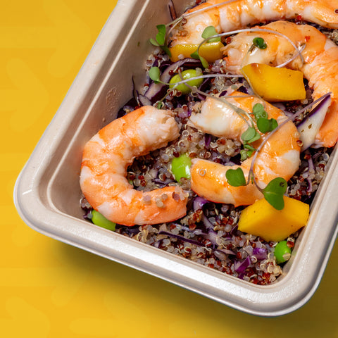 Quinoa, manga, edamame, couve-roxa e camarão e vinagrete