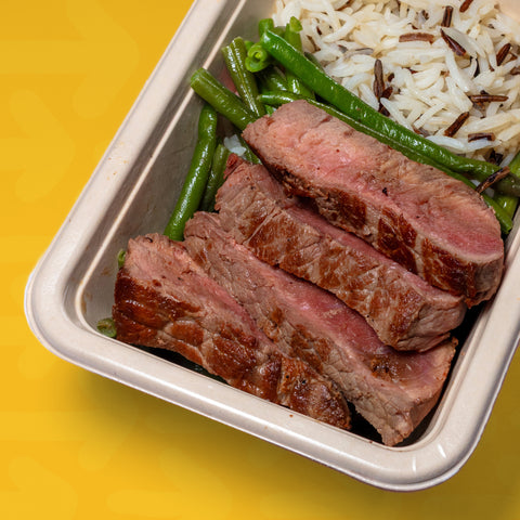 Bife de Angus com feijão verde e arroz selvagem