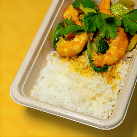 Caril de camarão e pai choi com arroz basmati