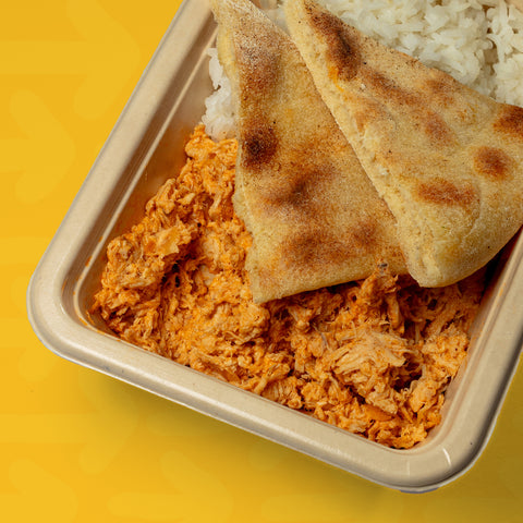 Tikka masala de frango com arroz basmati e pão naan