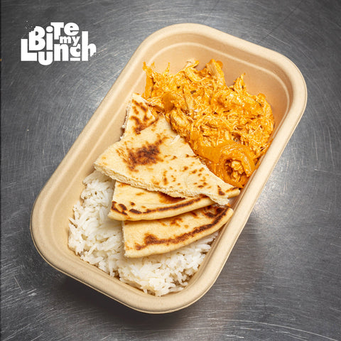 Tikka masala de frango com arroz basmati e pão naan