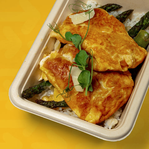 Omelete de camarão e parmesão com arroz bamasti e espargos