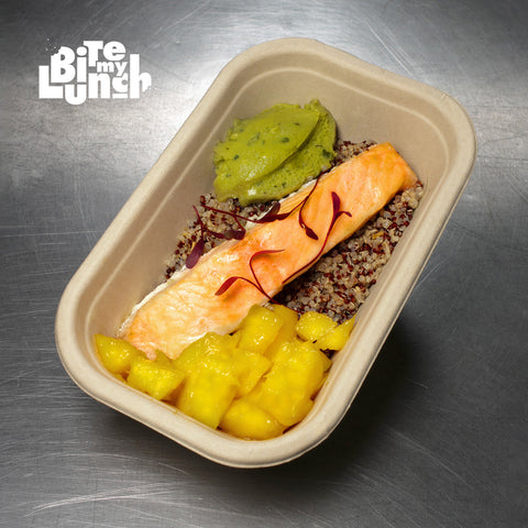 Salmão, quinoa, guacamole e manga