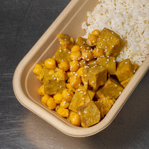 Caril de seitan e grão com arroz basmati