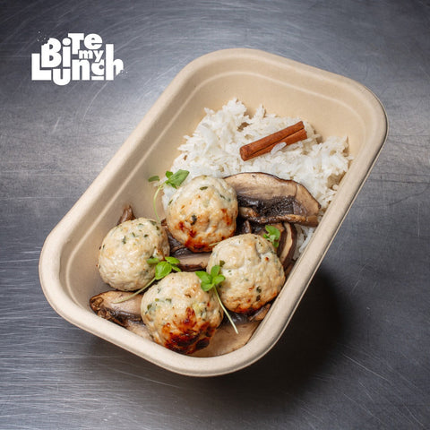 Almôndegas de perú e salsa, cogumelos portobello salteados e arroz basmati aromatizado com canela